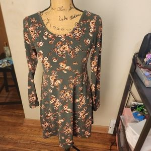 Forever 21 Floral Dark Green Boho Long Sleeve Scoop Neck Swing Dress Siz…